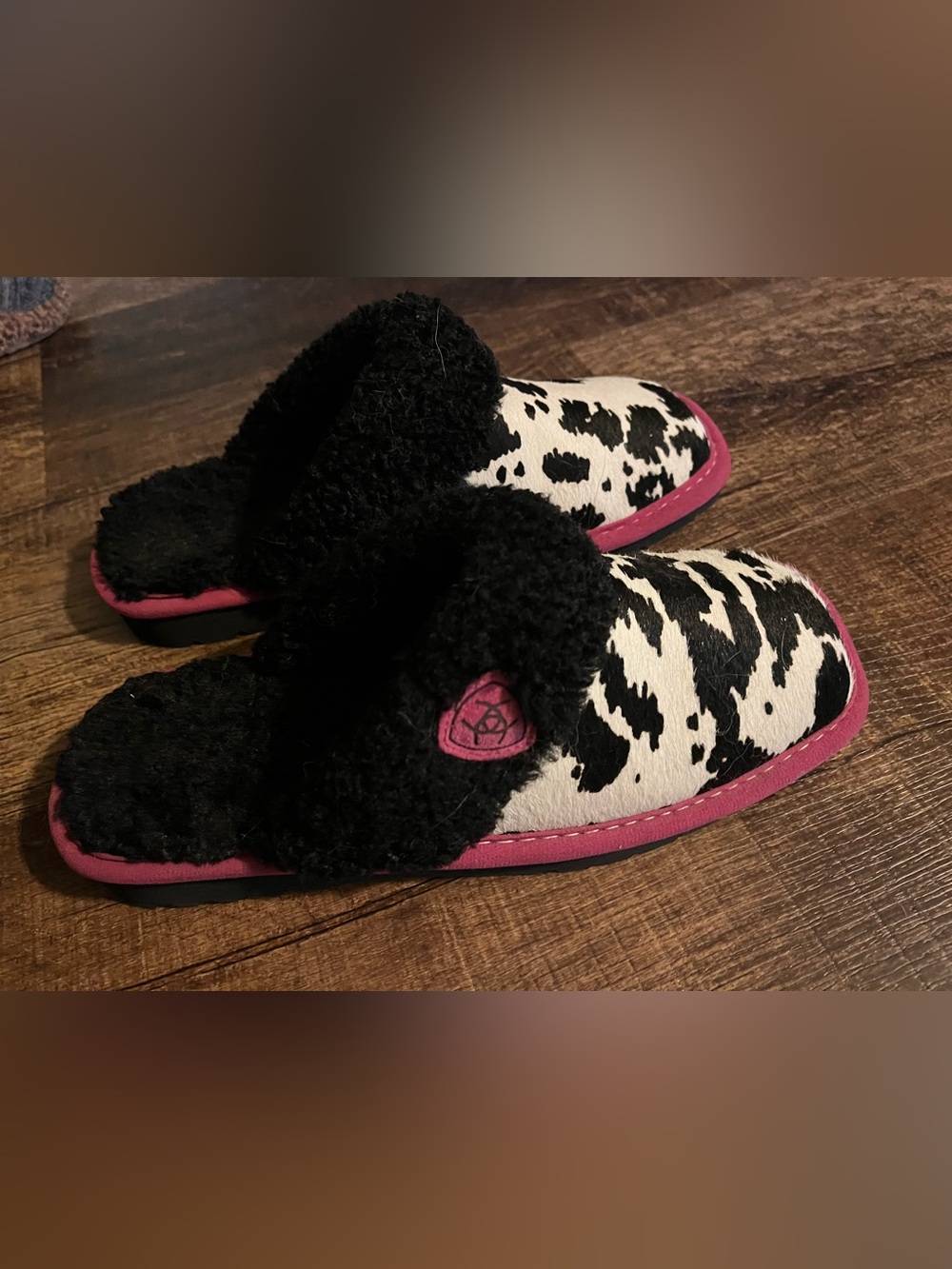 Ariat Women's Cow Print Slippers with Pink Trim
